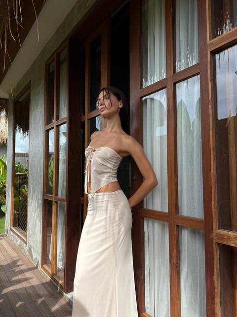 Luxurious Tropical Resort Styling: Cream Co-ord Outfit and Styling Ideas for Effortless Editorial Fashion