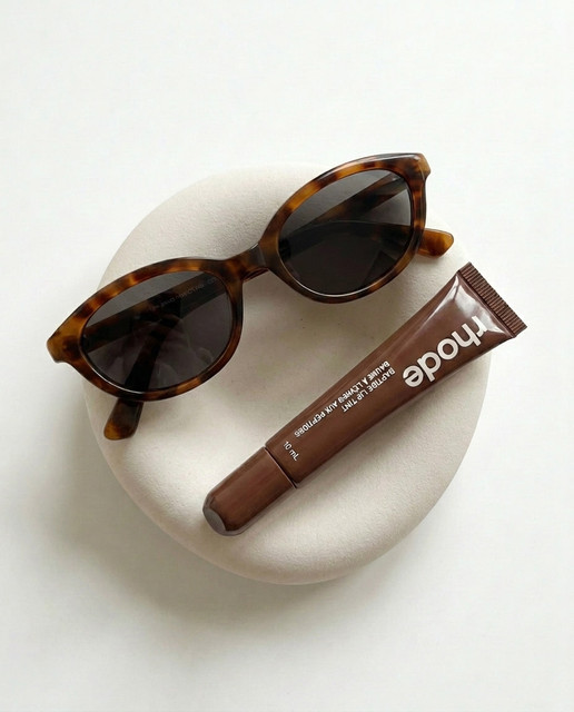 Chic Everyday Essentials: Modern Style Lookbook-Style Set