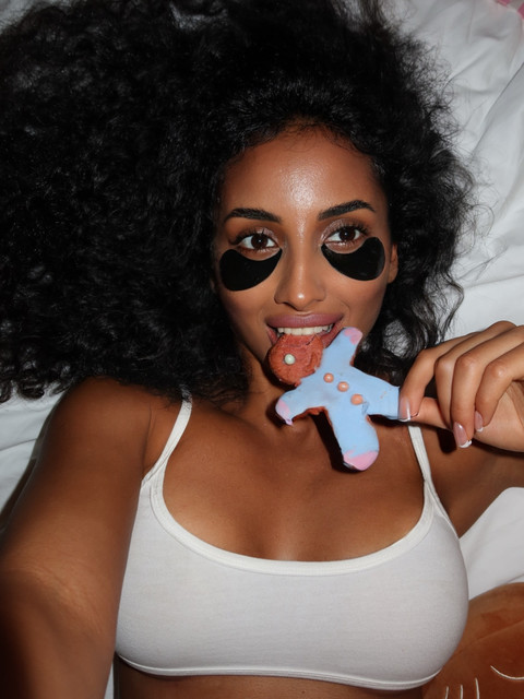 Cozy Self-Care & Pajama Styling Ideas: Relaxed Beauty Photo Set