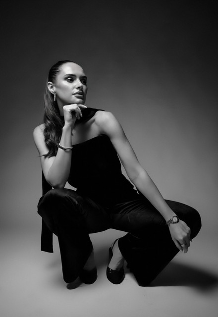 Dramatic Monochrome Eveningwear: Studio Editorial Photoshoot References for Elegant Styling