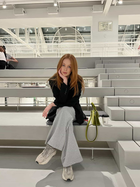 Modern Urban Chic Styling Reference Set: Elevated Casualwear in Minimalist Architecture