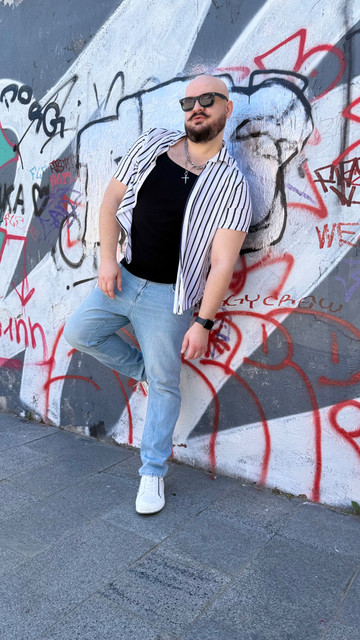 Urban Edge Street Style Menswear: Striped Shirt & Jeans Outfit and Styling Ideas