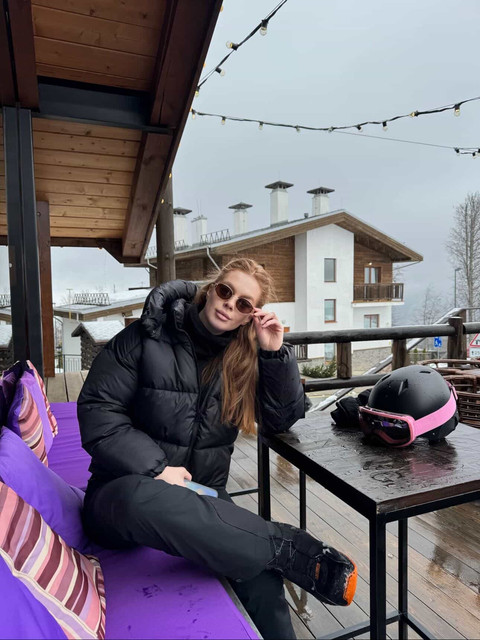 Chic Après-Ski Winter Fashion: Editorial Photoshoot References for Mountain Resort Style
