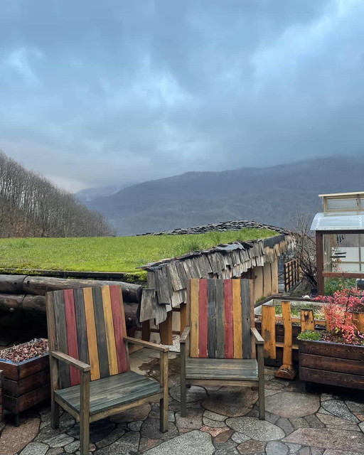 Rustic Mountain Lodge Editorial Photoshoot References: Serene Outdoor Vistas & Diffused Light