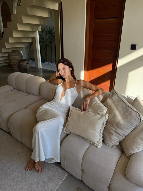 Elegant White Maxi Slip Dress: Modern Resort Styling Reference Set