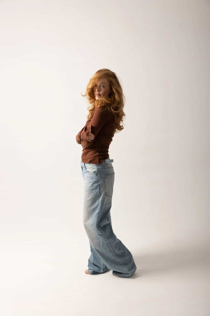 Contemporary Casual Studio Styling Reference Set: Relaxed Denim & Knitwear Looks