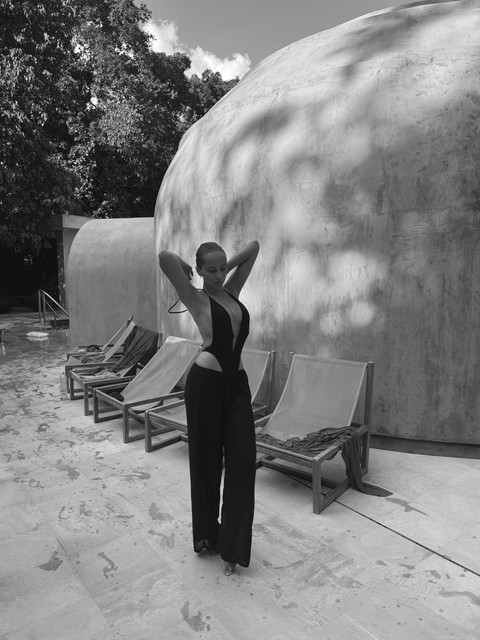 Chic Black Resort Swimwear Styling: Modern Editorial Photoshoot Pack