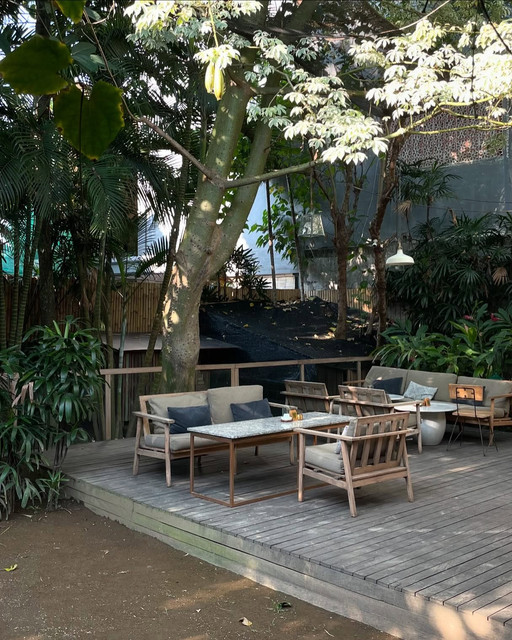 Serene Tropical Resort Lounge Visual Reference Pack for Upscale Outdoor Fashion Editorials
