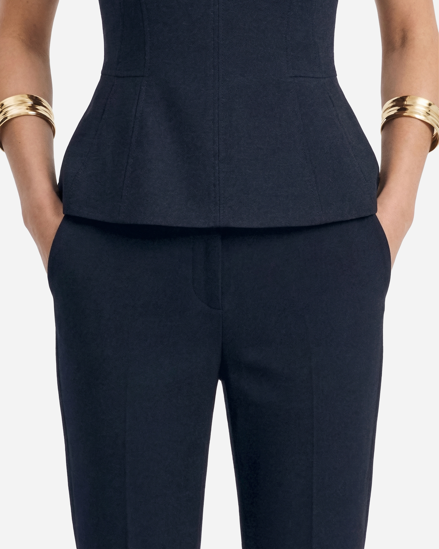 Headless Waistband Detail pose preview — Apiway White Studio