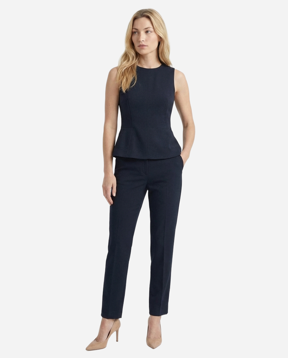 Relaxed Pockets pose preview — Apiway White Studio