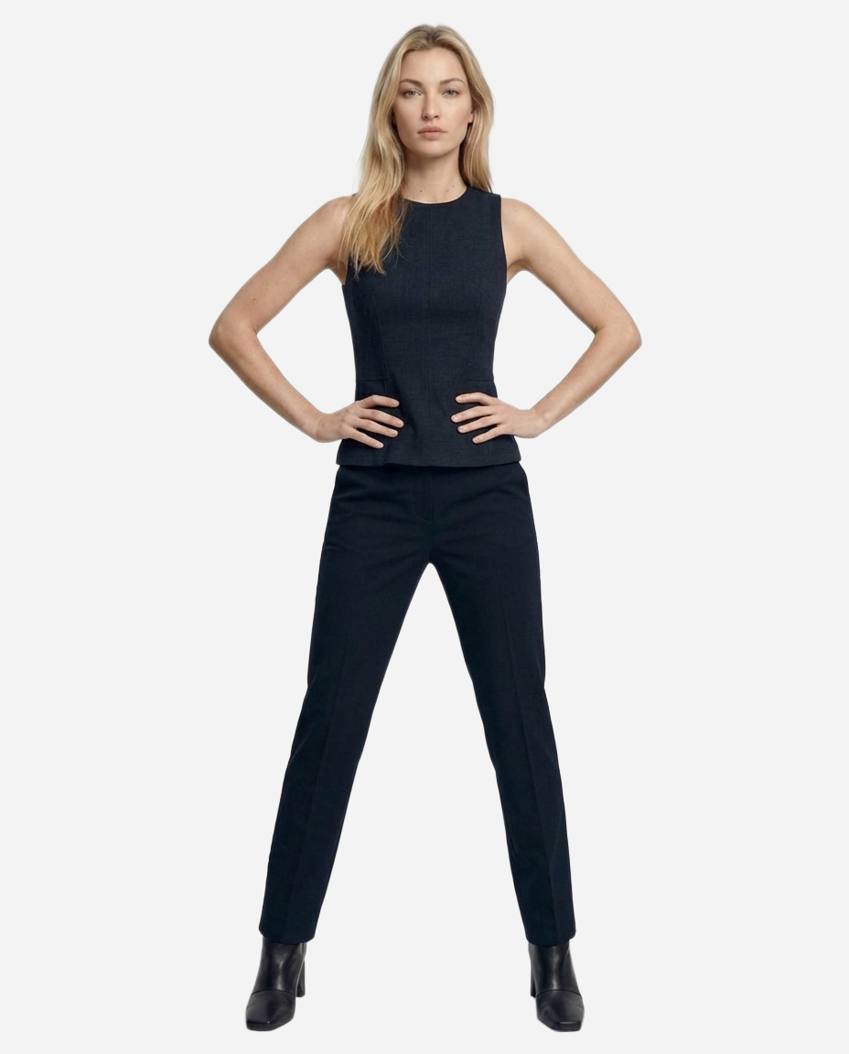 Wide Stance Hands on Waist pose preview — Apiway White Studio